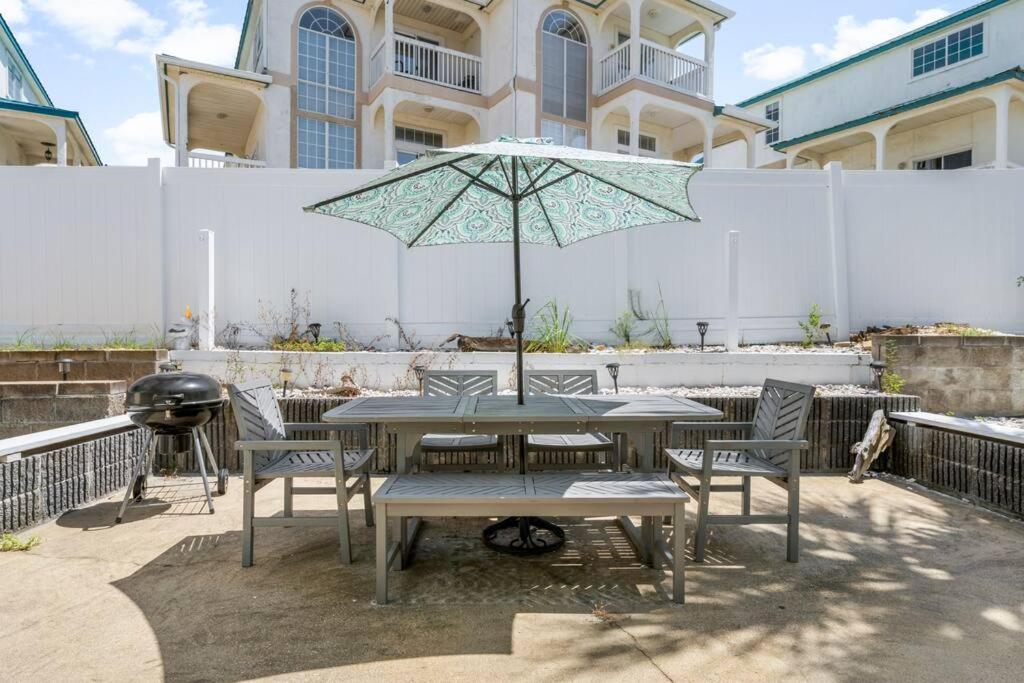New! Steps To White Sand Beaches! Pool & Grill! 2Br 2Ba Panama City Beach Exterior photo